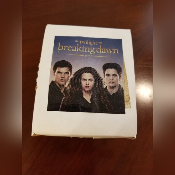 Twilight Breaking Dawn Part 1 Trading Cards - Picture 2 of 14